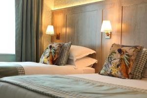 Triple Room room in Avalon House Hotel