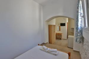 Oasis Rooms & Studios in Galissas Syros Greece