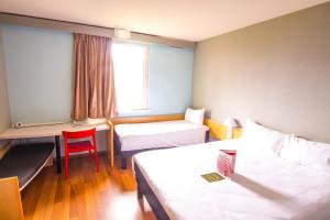 Hotels ibis Colmar Est - Hotel Restaurant en Alsace : Chambre Triple Standard