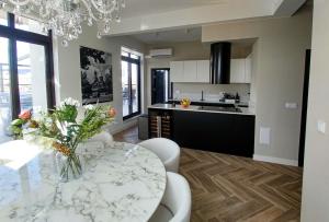 R luxury Suites 3-bedroom Beach Penthouse