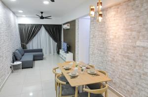 H2H - Neo Casual - Majestic Ipoh Town Center - 8pax