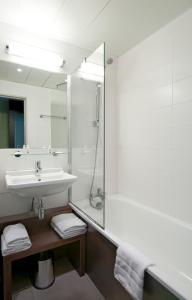 Hotels Kyriad Hotel Orly Aeroport - Athis Mons : photos des chambres