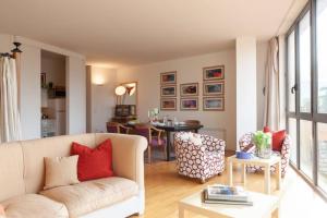 OLIVE OIL apartment-TERRACE WITH VIEW OF THE WALLS