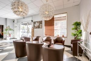 Hotels Hotel Du Midi : photos des chambres