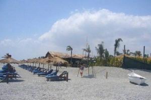 Caulonia, 2 bed 1st Floor Apartment Close To Beach