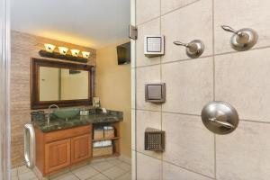 King Suite - Non-Smoking room in Holiday Inn Cody at Buffalo Bill Village an IHG Hotel
