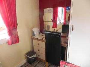 Double Room with Private Bathroom room in glenardran house