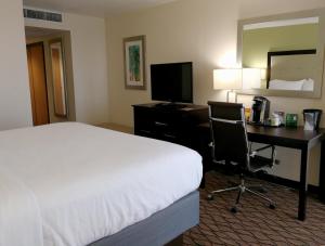 King Room with Ocean View room in Holiday Inn Corpus Christi Downtown Marina an IHG Hotel