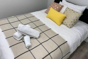 10A Brunswick Living Studio Close to APT and CBD Free Wifi Tram at Doorstep