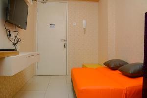 Minimalist 1BR with Pool View at Bassura City Apartment By Travelio