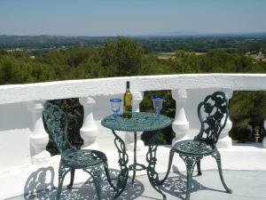 Villas Villa with pool in Provence -Villa Romantique sleeps up to 12+4 in optional gite : photos des chambres