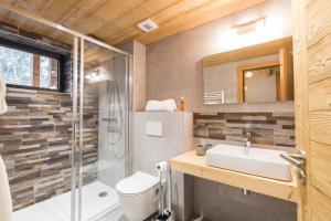 B&B / Chambres d'hotes Chalet sur les monts Morzine : Chambre Double avec Salle de Bains Privative