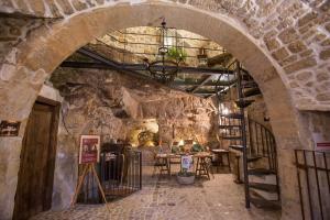 Case-grotte degli Avi, esperienza abitativa in grotta