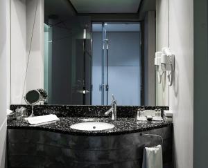 Suite room in Golden Tulip Zira