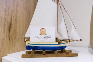 LA NASSA SUITES & ROOMS