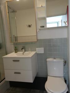 Appartements Le Saint Roch - belle vue mer en plein centre ville : photos des chambres