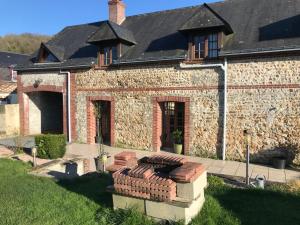 Maisons de vacances Les gites de SoleilMapou, grande maison pour 12-15 personnes avec jardin, petanque, baby foot, cheminee et barbecue : photos des chambres