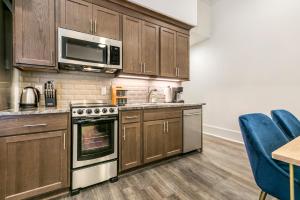 1 and 2 BR Private Condos Steps Away From French Quarter