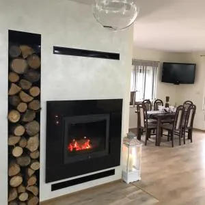 Urokliwy Domek nad Brzegiem Jeziora - Rudno