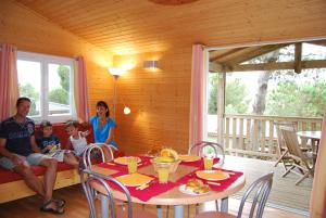 Villages vacances Lagrange Grand Bleu Vacances – Residence Les Pescalunes : photos des chambres