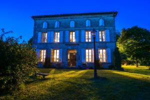 Maisons d'hotes Maison de Maitre avec Grand Parc arbore clos de murs : photos des chambres