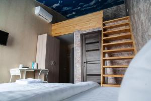 Double Room with Extra Bed room in Eagle House Inn