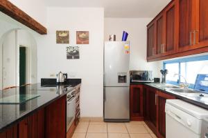 Santorini Kallisti 16 - Family Only