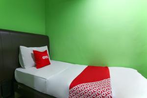 Standard Single Room room in OYO 89738 1st Inn Hotel Glenmarie