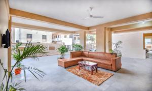 Treebo Sayaji Residency