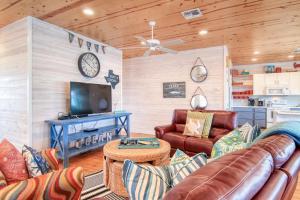 Four-Bedroom House room in Beach Buzz Home