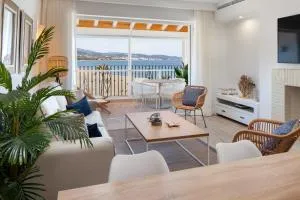 Frontline Beach & Sea Views - 2 Bedrooms - 2 Bathrooms - Puerto Banús Apartment - Marbella