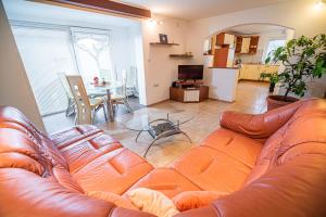 2 star apartma Three Bedroom Apartment with Terrace Ole Tolmin Slovenija