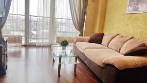 Deluxe One-Bedroom Apartment with Balcony and river view room in Most City Apart-Hotel