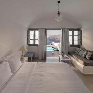 Maison Des Lys - Luxury Suites Santorini Greece