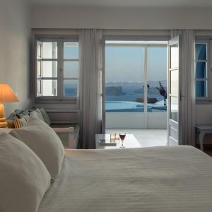 Maison Des Lys - Luxury Suites Santorini Greece