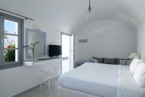 Maison Des Lys - Luxury Suites Santorini Greece