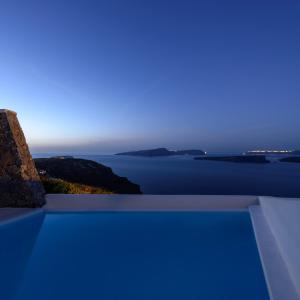 Maison Des Lys - Luxury Suites Santorini Greece