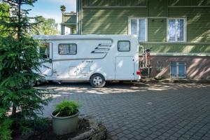 Empty lot (Bring your own Camper van) room in City Center Garden Camping