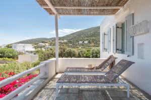 Platis Gialos beach, Sifnos, Greece.