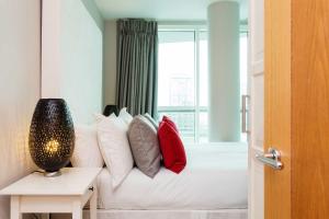 Apartment room in Veeve - River Views from Vauxhall