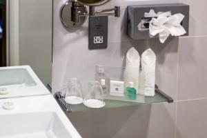 Standard Queen Room room in Holiday Inn London Watford Junction an IHG Hotel