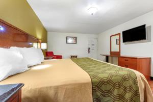 Standard King Room - Non-Smoking  room in Rose City Inn & Suites