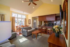 Massanuttens Regal Vistas by TripForth