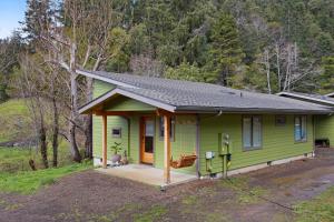 Two Bedroom House room in 2 Bed 1 Bath Vacation home in Gold Beach