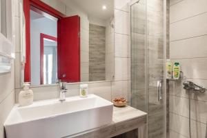 BeOurGuest 2 Bright Corner Suite