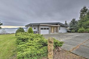 Bayfront Home - Take Ferry to the San Juan Islands