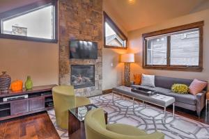 Frisco Condo with Rooftop Deck Walk to Main St!