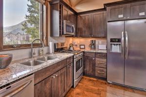 Frisco Condo with Rooftop Deck Walk to Main St!