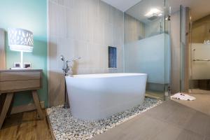 Crest Resort & Pool Villas - SHA Extra Plus