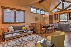 Frisco Condo with Rooftop Deck Walk to Main St!